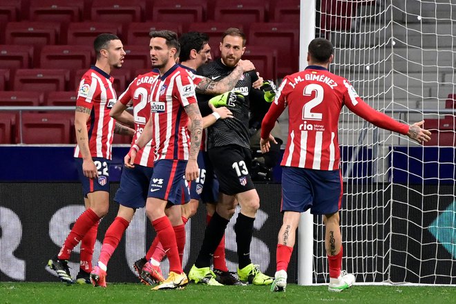 Jan Oblak in soigralci bodo v tednu dni sprejeli velika izziva v Andaluziji, saj bodo gostovali pri Sevilli in Betisu. FOTO: Javier Soriano/AFP