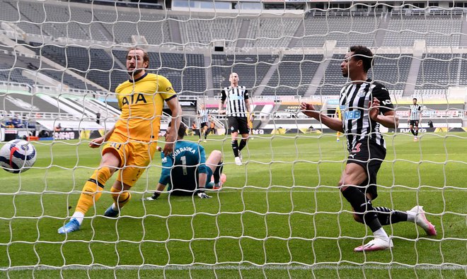 Dva zadetka Harryja Kanea sta Tottenhamu prinesla le točko. FOTO: Stu Forster/Reuters