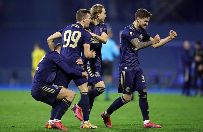 Slovenski reprezentant Petar Stojanović (desno) je proti Tottenhamu odlično opravil nalogo v podaljšku. FOTO: Damir Senčar/AFP