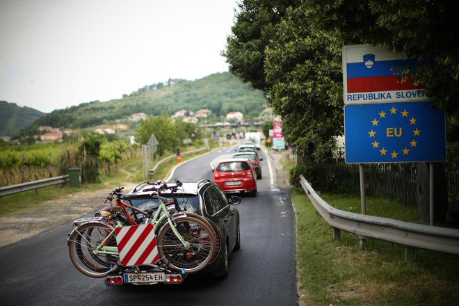 Ustavno sodišče je začasno razveljavilo stroge omejitve za prehod državne meje. FOTO: Jure Eržen/Delo