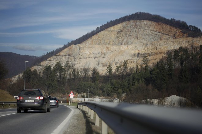 Zanimanja za nakup kamnoloma je veliko, izklicna cena je 13,7 milijona evrov. FOTO: Leon Vidic/Delo