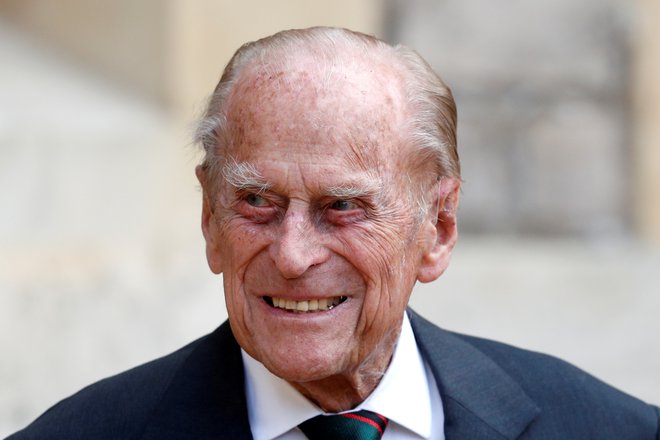 Princ Filip je večino pandemije v družbi kraljice Elizaabete II. preživel v izolaciji na gradu Windsor v bližini Londona, kjer je danes zjutraj umrl. Foto: Adrian Dennis/Reuters