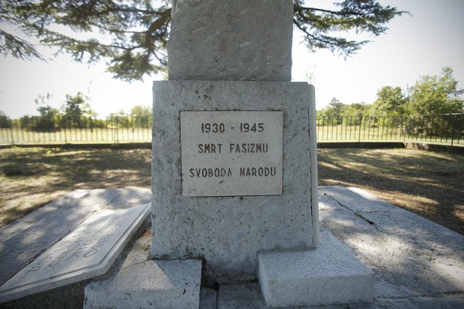 Smiselno je upoštevati ustrelitev obsojenih bazoviških junakov 6. septembra 1930. Ta dogodek lahko simbolično poveže fašistično nasilje, odpor proti fašizmu in njegove žrtve, ob katerih se je takratna svobodoljubna Evropa v polni meri zavedla fašistične nevarnosti. Foto Jure Eržen/Delo