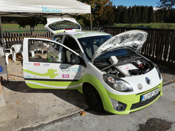 Električni twingo so predelali tudi Andreju Pečjaku. FOTO: Kemijski Inštitut