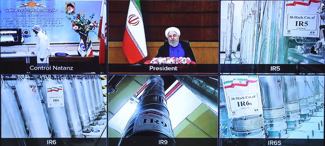 Iranski predsednik Hasan Rohani je nove, napredne centrifuge v Natanzu v soboto odprl v protokolu, ki ga je prenašala iranska javna televizija. FOTO:&nbsp;Predsedstvo Irana/AFP