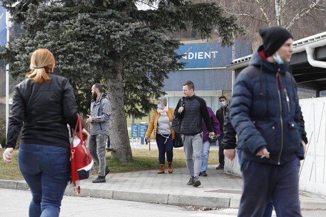 Ameriški Adient je v interventni zakonodaji prejel 766.000 evrov, po izteku shem državne pomoči pa spakiral kovčke. FOTO: Leon Vidic/Delo