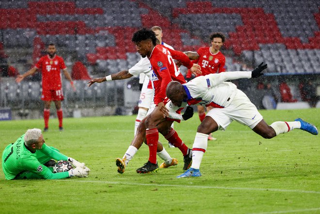 Kostariški vratar Parižanov Keylor Navas je v uvodni tekmi prestal kanonado nemškega prvaka, ta bo ponovno v ofenzivi v francoski prestolnici. FOTO: Kai Pfaffenbach/ Reuters