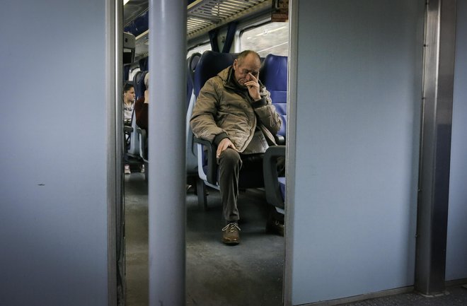 Če slabo spimo, če je spanec kratek in slabe kakovosti, s pogostim prebujanjem, se slabša tudi naš imunski sistem, s čimer se poveča možnost okužbe. FOTO: Jože Suhadolnik/Delo