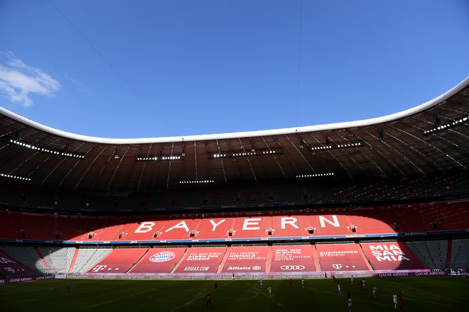 Župan Münchna je prižgal rdečo luč za navijače na Allianz Areni na evropskem prvenstvu v nogometu. FOTO: Andreas Gebert/Reuters