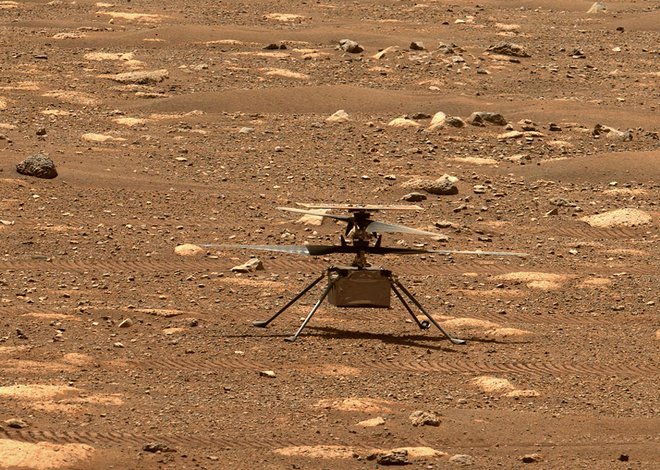 Mini helikopter je v dobri kondiciji, a pred podvigom potrebuje programsko posodobitev. FOTO:&nbsp;NASA/JPL-Caltech/MSSS/AFP