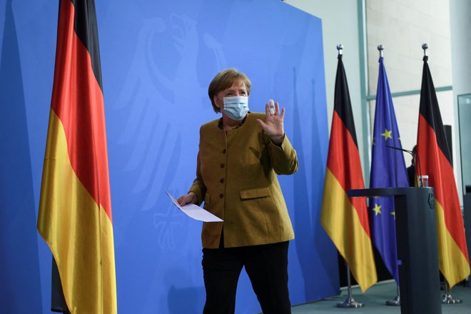 Kanclerka Angela Merkel pri uveljavljanju novega načina boja s koronavirusom potrebuje podporo opozicije. FOTO: Annegret Hilse/AFP