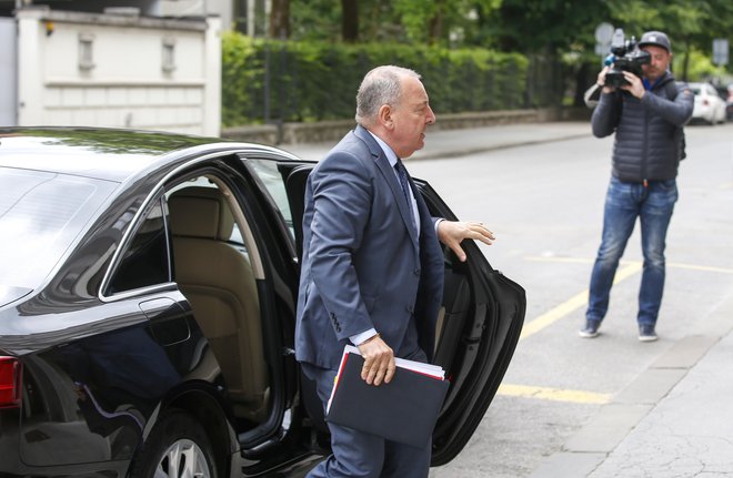 Minister za finance Andrej Šircelj v strokovni svet AZN pošilja svojega podrejenega. FOTO: Matej Družnik/Delo