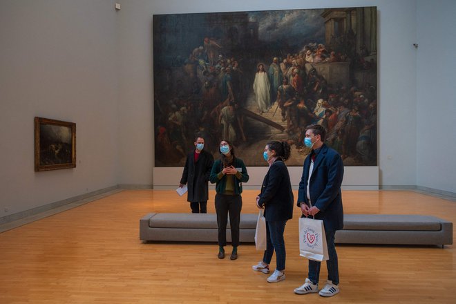 Krvodajalci iz Strasbourga si lahko v zameno za človekljubnost ogledajo Muzej moderne in sodobne &shy;umetnosti, ki je zaradi covida-19 zaprt za javnost. Foto Patrick Hertzog/AFP