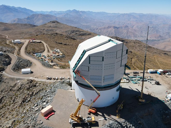 Observatorij Vere Rubin gradijo 350 kilometrov severno od Santiaga ob vznožju Andov, 2682 metrov nad morjem. FOTO:&nbsp;Rubin Obs/NSF/AURA