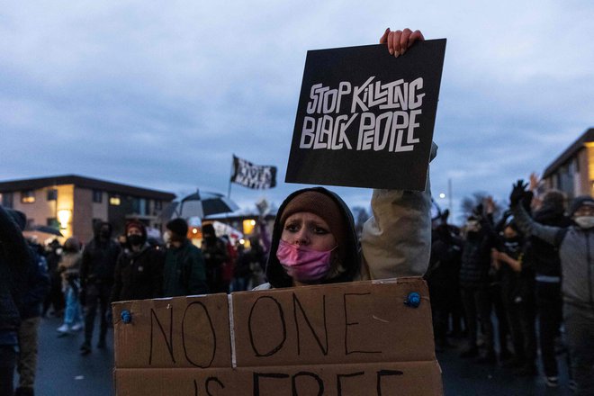 Minneapolis je te dni znova prizorišče protestov zaradi policijskega uboja temnopoltega moškega. FOTO: Kerem Yucel/AFP