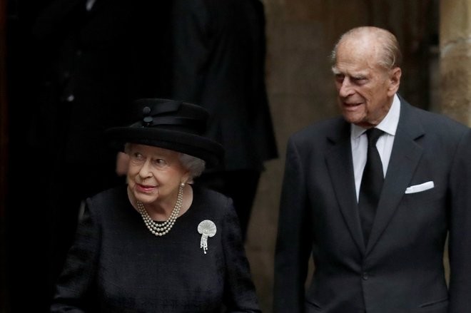 Kraljica bo svoj visoki življenjski jubilej dočakala brez Filipa, ki je bil njena moč in opora več kot 67 let. FOTO: Reuters