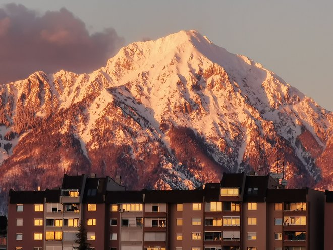 V gorah so še vedno zimske razmere. Na fotografiji Storžič.&nbsp;FOTO: Š. J.