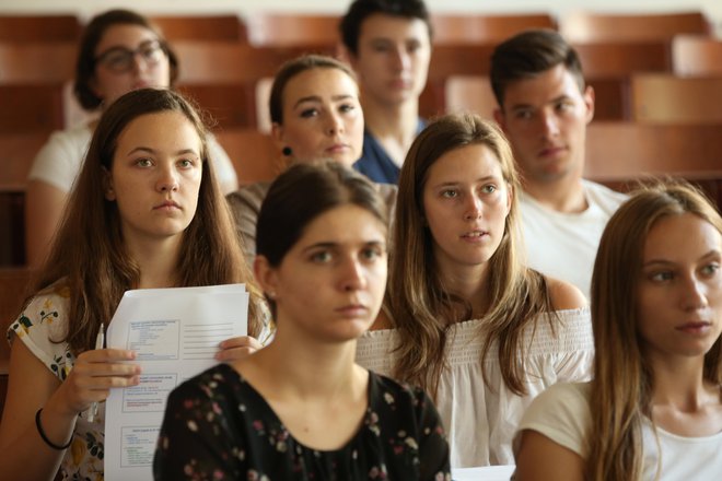 Podobne so beljakovinske in vitaminske in druge štorije z dietami. Zato uporabljajmo vsa priporočila za vnose hranil z zrnom soli. Tistim, ki se veže na razum. FOTO: Jure Eržen/Delo
