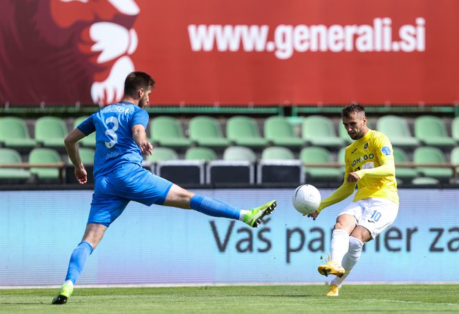 Mustafa Nukić, ki je prišel v Slovenijo kot 18-mesečni begunec, je pri Bravu igralec s potezo več in mojster za gole ter še bolj podaje. FOTO: NK Bravo/sportida.com