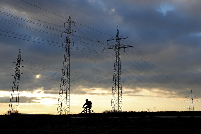 Povezati bo treba vse, elektriko in vodik z mobilnostjo in stavbami. FOTO: Tomi Lombar/Delo