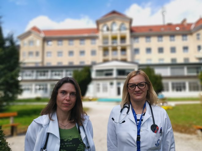 Pacienti s pljučnim rakom niso bili med epidemijo nič na slabšem, je pokazala analiza za leto 2020, ki sta jo naredili pulmologinji z Golnika, doc. dr. Mateja Marc Malovrh (na levi) in Katja Mohorčič. FOTO: Milena Zupanič/Delo