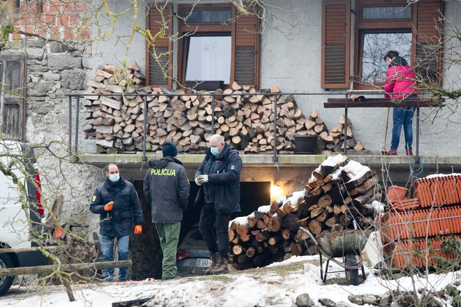 med razstavljanjem topovske granate jo je razneslo, pri tem je umrl 64 letni moški, Zavrh na Trnovski planoti, 21.1.2021. Foto: Marko Feist Foto Marko Feist