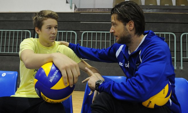 Udarna mariborska moč Rok Možič in trener Merkurja Maribora Sebastijan Škorc sta v finalu DP le dočakala zmago. FOTO: Drago Perko