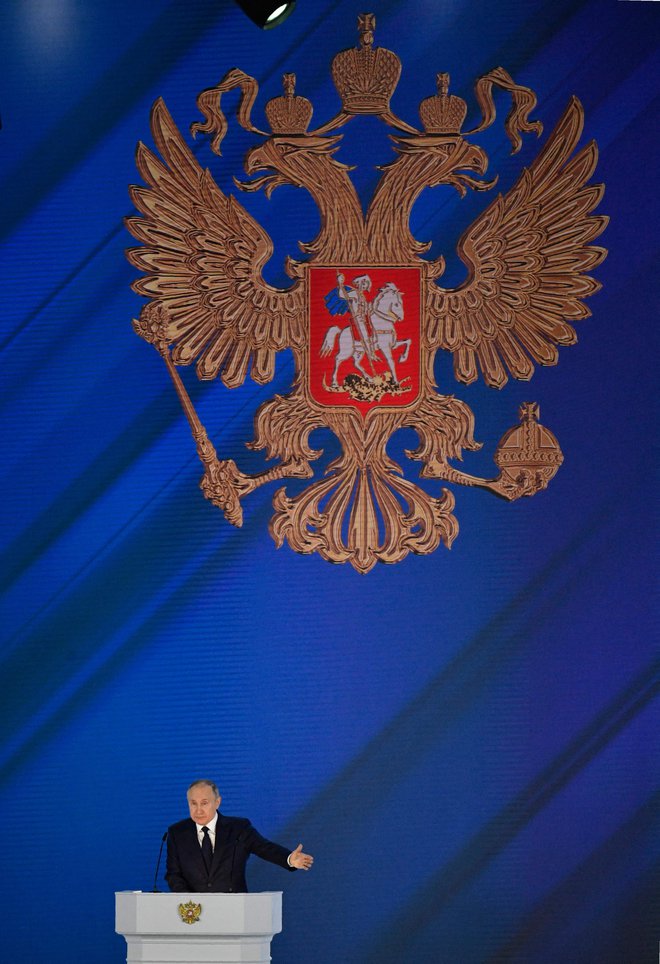 Vročega dogajanja na jugovzhodu Ukrajine ali svežega škandala, ki je skrhal ruske odnose s Češko, ni Putin niti omenil. FOTO: Aleksander Nemenov/AFP