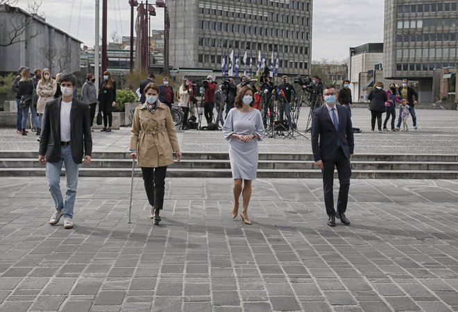 Opozicija bi rada na predčasne volitve, ki pa jih Janez Janša ne bo omogočil. FOTO: Blaž Samec/Delo