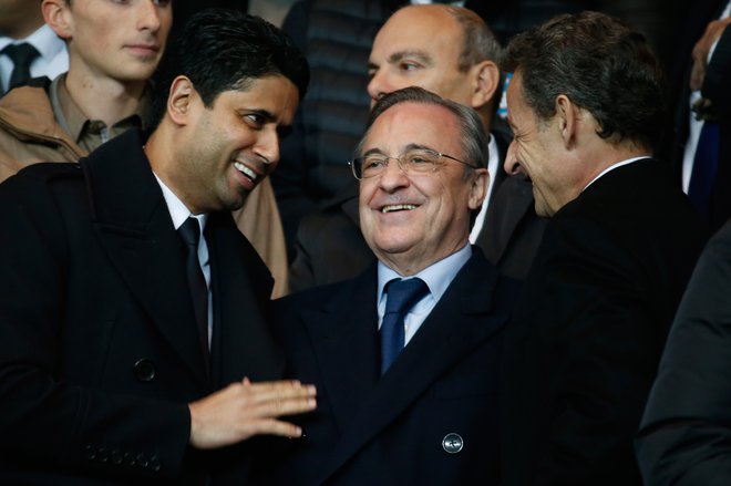 Novi predsednik Združenja evropskih klubov in prvi mož Paris St. Germaina Nasser Al-Khelaifi (levo) ter predsedni Reala Madrida  Florentino Perez (v sredini) nekaj časa ne bosta ravno prijatelja. FOTO: Charles Platiau/Reuters