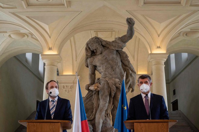 Češki zunanji minister Jakub Kulhanek in češki premier Andrej Babiš sta napovedala izgon nove skupine ruskih diplomatov. Foto: Michal Cizek/Afp