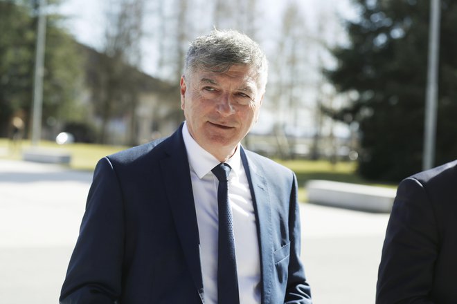 Podpredsednik Knovsa Rudi Medved (LMŠ) je obstrukcijo koalicije ocenil kot poskus, kako se vsebinsko izogniti pomembnemu vprašanju. FOTO: Leon Vidic/Delo