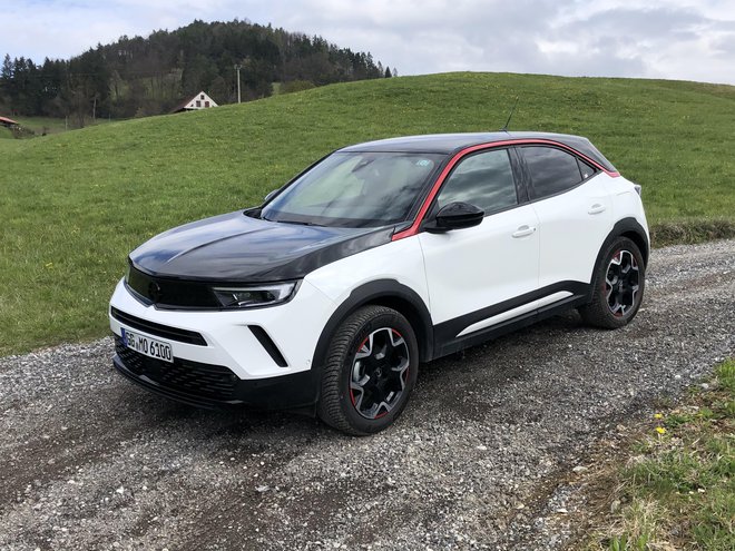 Nova mokka ima različne možnosti pogona, večino naj bi še vedno prodali z motorjem na notranje zgorevanje.<br />
FOTO: Aljaž Vrabec