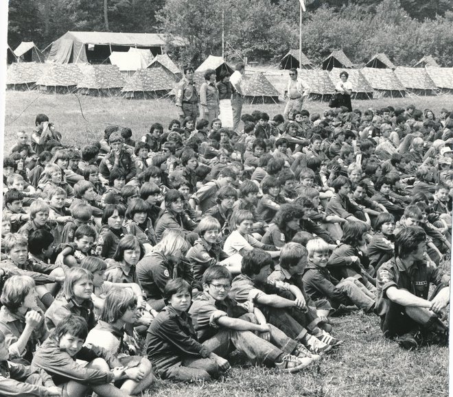 V prvih letih so bile osnovne taborniške enote rodovi, ti pa so se leta 1959 ob preimenovanju združenja v zvezo preimenovali v odrede. Fotodokumentacija Dela