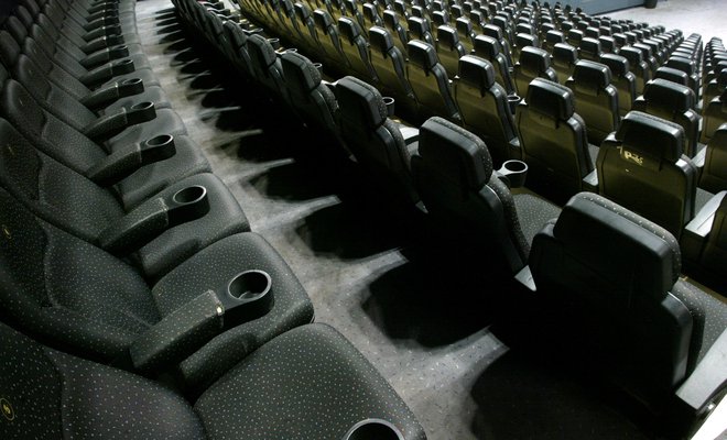 Številni kinematografi in gledališča dvoran še ne bodo odprli. FOTO: Vogel Voranc/Delo