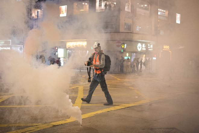 Partijske cenzorje je vznemiril tudi dokumentarec <em>Do Not Split</em>, ki ga je norveški režiser Andres Hammer posnel v Hongkongu med množičnimi protesti proti zakonu o izročanju osumljencev Kitajski leta 2019. FOTO: Oliver Haynes/Reuters