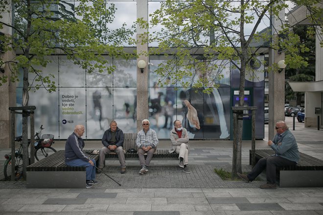 Za uspešen izhod iz epidemije so nujne celovite rešitve in tudi širša podpora spremembam. FOTO: Blaž Samec/Delo