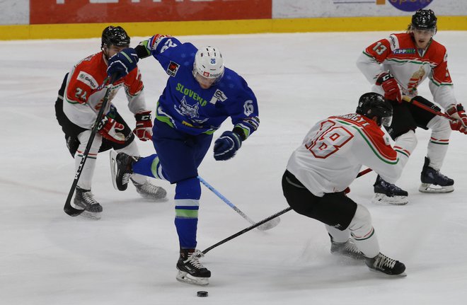 Naš dolgoletni reprezentant Jan Urbas že dolgo opozarja nase tudi v močni nemški ligi. FOTO: Jože Suhadolnik/Delo