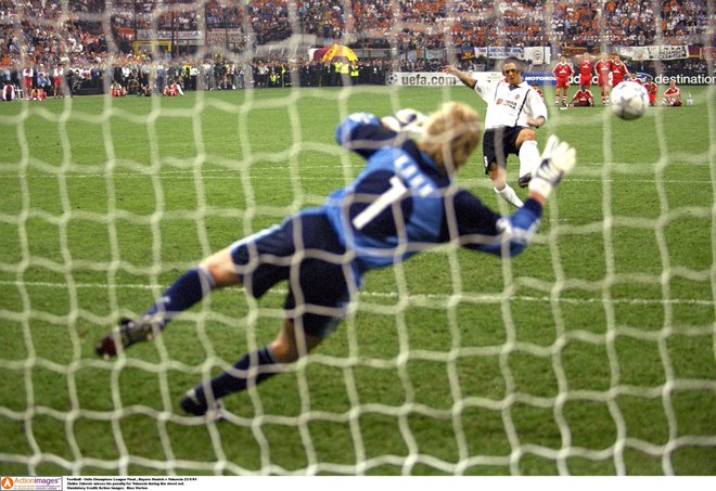 Zlatko Zahović je v finalu leta 2001 zapravil 11-metrovko za Valencio. FOTO: Reuters