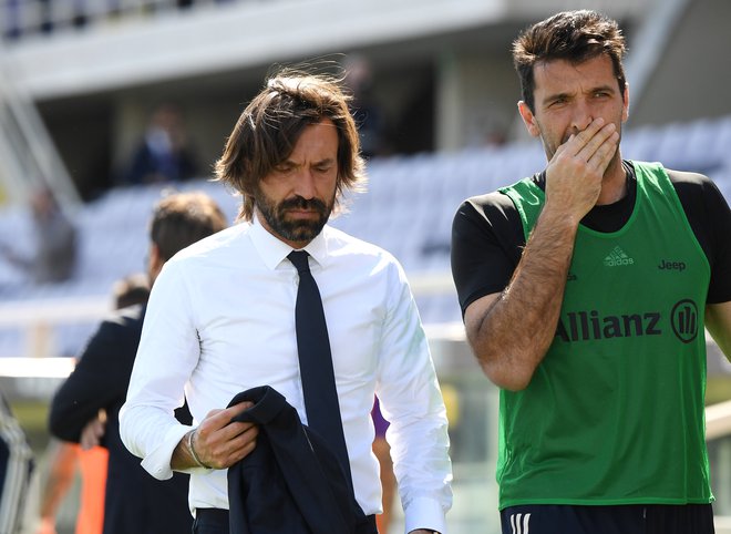 Andrea Pirlo (levo) in njegov prijatelj Gianluigi Bufffon preživljata pri Juventusu težke čase. FOTO: Alberto Lingria/Reuters