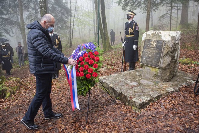 Predsednik vlade Janez Janša je položil venec&nbsp;k spomeniku TIGR.FOTO: Bor Slana/STA