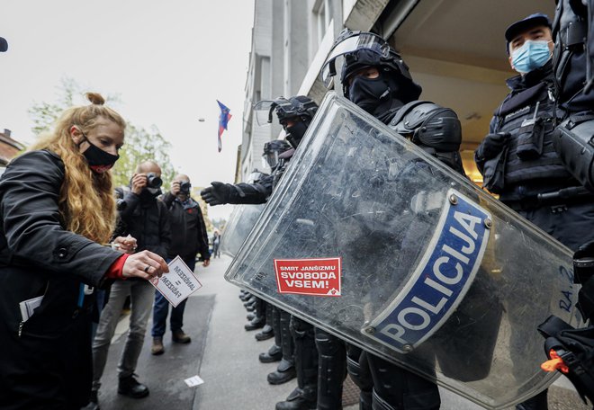 Protest ob dnevu upora proti okupatorju. FOTO: Jože Suhadolnik/Delo