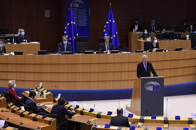 Michel Barnier, nekdanji glavni evropski pogajalec za brexit, med včerajšno razpravo v evropskem parlamentu. Foto: John Thys/Afp