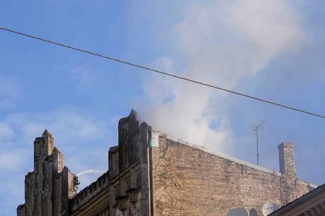 Hostel v šestem nadstropju zgradbe, ki je v državni lasti, je deloval nezakonito. FOTO: Janis Laizans/Reuters