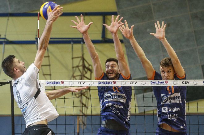 V finalu pokala bosta igrala Calcit Kamnik in ACH Volley. FOTO: Voranc Vogel