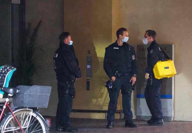 Na kliniki v Potsdamu so policisti našli štiri mrtve in enega hudo poškodovanega bolnika. FOTO: Odd Andersen/AFP