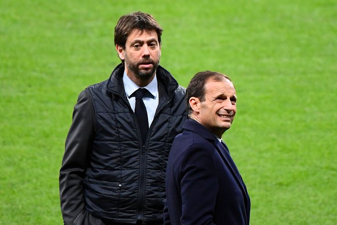Andrea Agnelli se je izognil Juventusovi kadrovski prenovi po polomu na športnem in političnem terenu, medtem ko Massimiliano Allegri velja za porvega favorita za vrnitev na trenerski stolček. FOTO: Gabriel Bouys/AFP