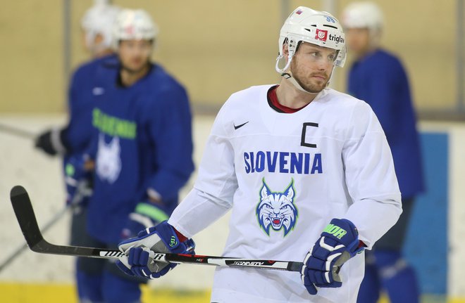 Jan Muršak je bil na zadnjem olimpijskem turnirju, februarja 2018 v Južni Koreji, kapetan slovenske reprezentance. FOTO: Igor Zaplatil/Delo