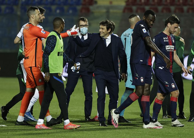 Inter se je veselil v Crotoneju. FOTO: Ciro De Luca/Reuters