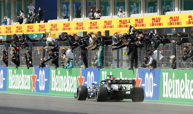 Lewis Hamilton je znova pokazal mojstrstvo. FOTO: Marcelo Del Pozo/Reuters